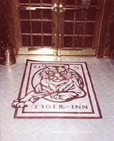 Hampden Sydney College Logo Rug for The Tiger Inn